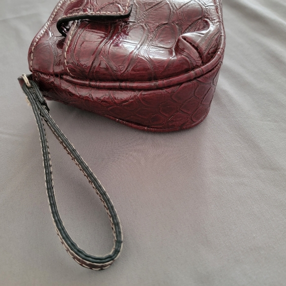 Vintage Croc Embossed Vinyl Clutch - Picture 5 of 9